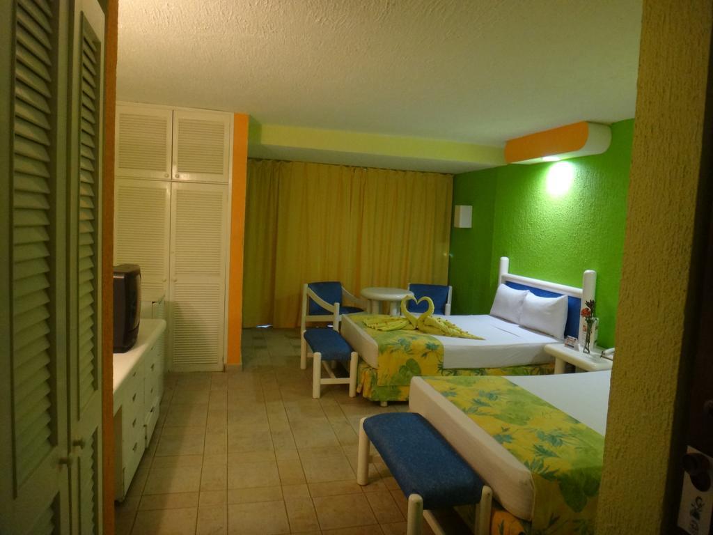 Solymar Beach Condos Cancún Esterno foto